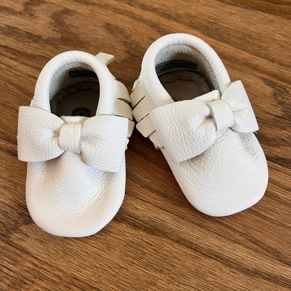 Pear Newborn Crib Shoe